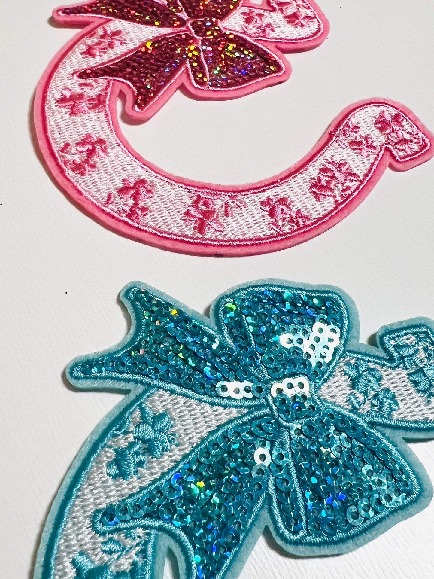 Horseshoe with Sequins Bow - 3.5” Embroidered and Sequins
